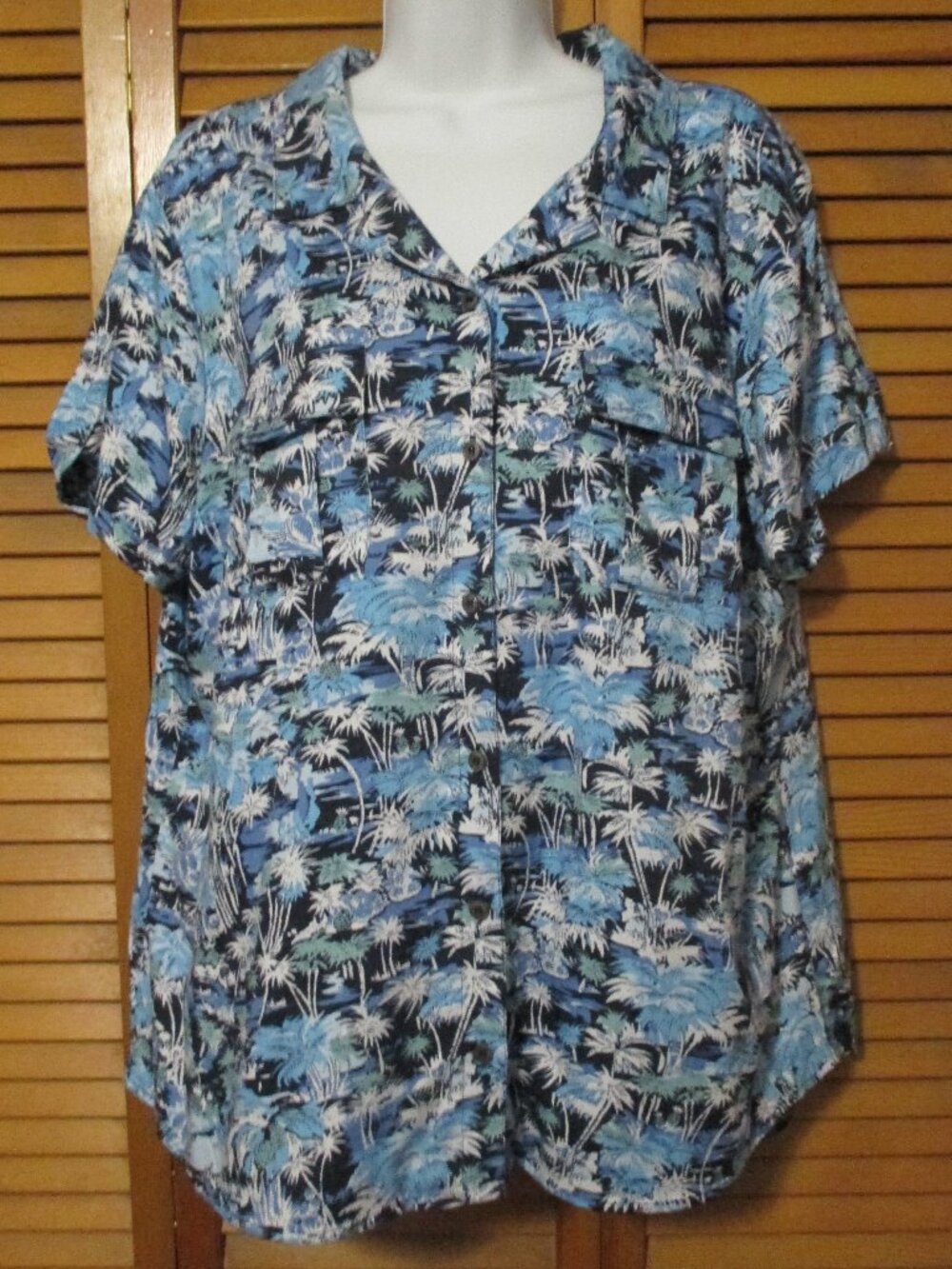 Christopher & Banks top button down tropical print blues & white, soft size XL
